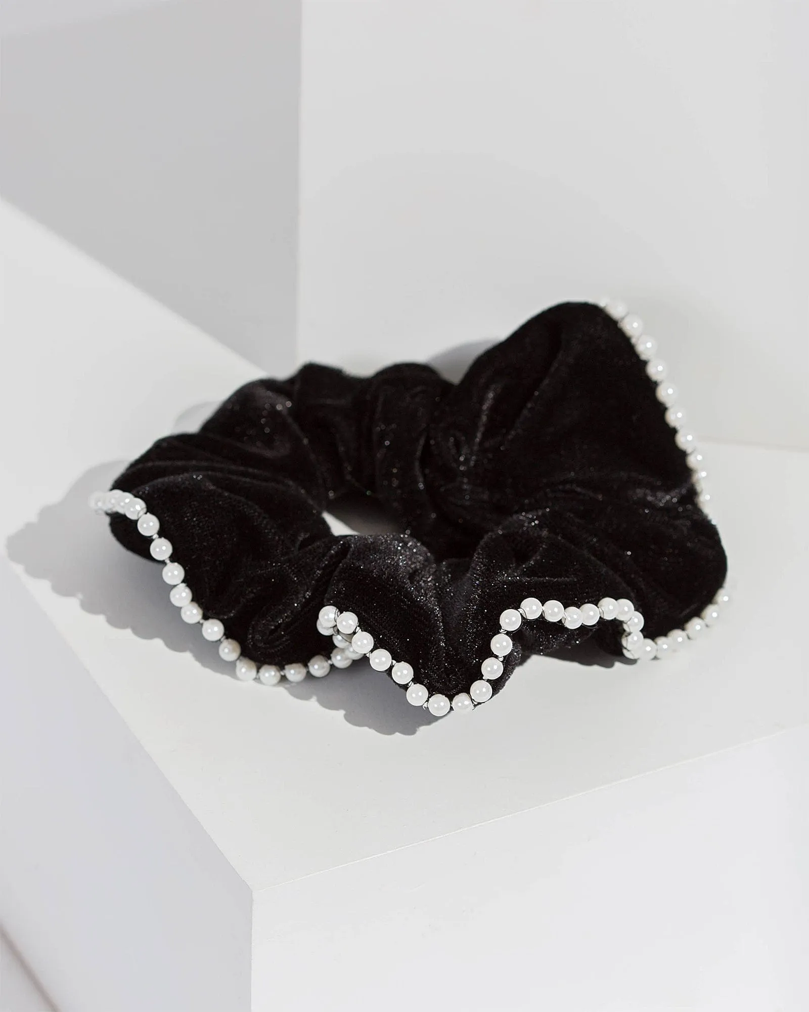 Black Pearl Outline Detail Scrunchie